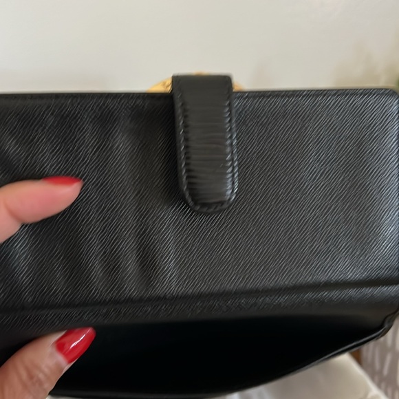 Authentic 💯 LV Black Epi Kisslock Wallet - Picture 12 of 12